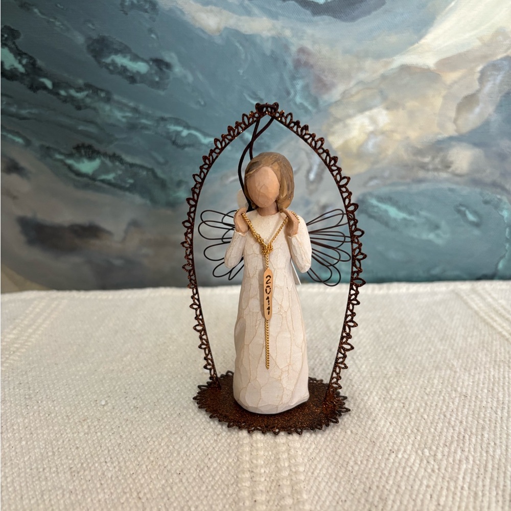 NEW IN BOX Willow Tree Celebrating Love Angel Trellis
Ornament Collectible